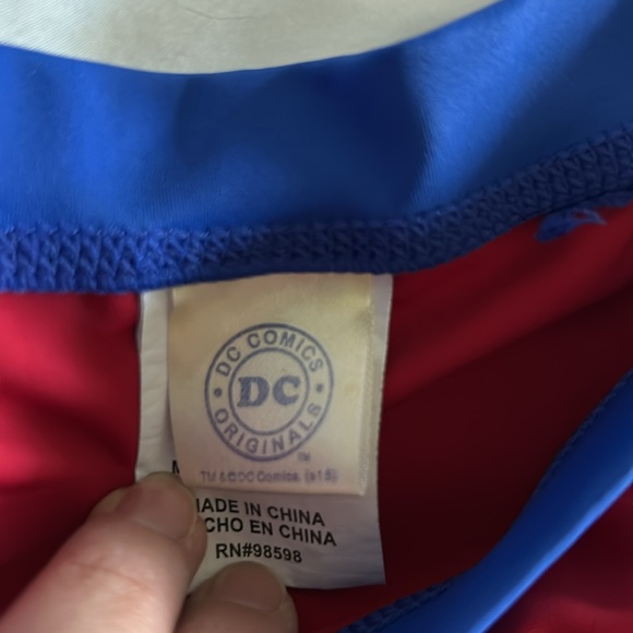 DC Wonder Woman Rash Guard - Picture 4 of 5